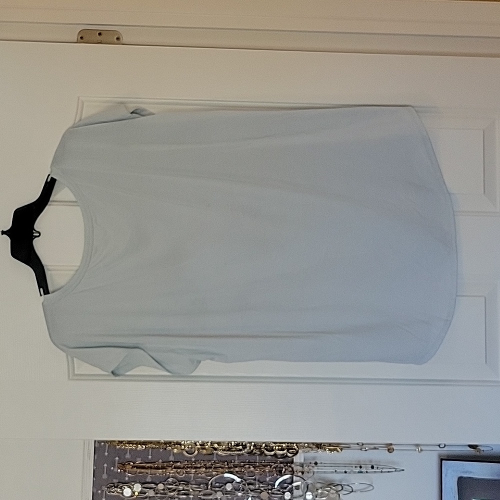 Graphic and Embroidered T-shirt - Picture 6 of 8